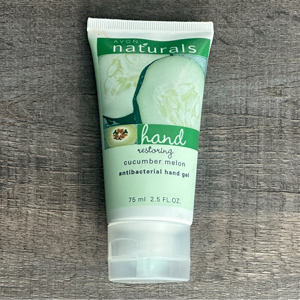 💞 New Avon Naturals Cucumber Melon Scented Antibacterial Hand Sanitizer Gel